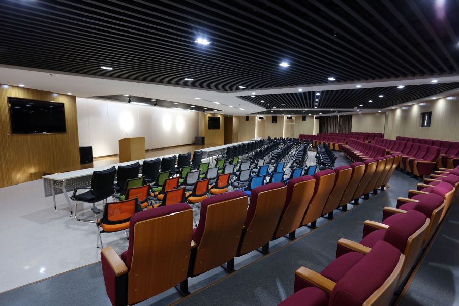 巨大国际公寓（广州会江地铁站店）-6号会议室会议室实拍照片
